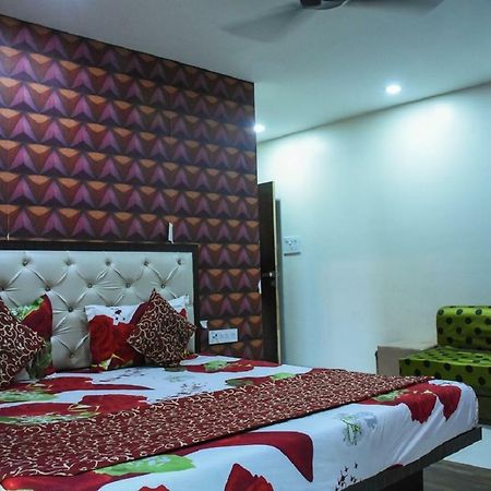 Hotel Dilip Ιντόρ Εξωτερικό φωτογραφία