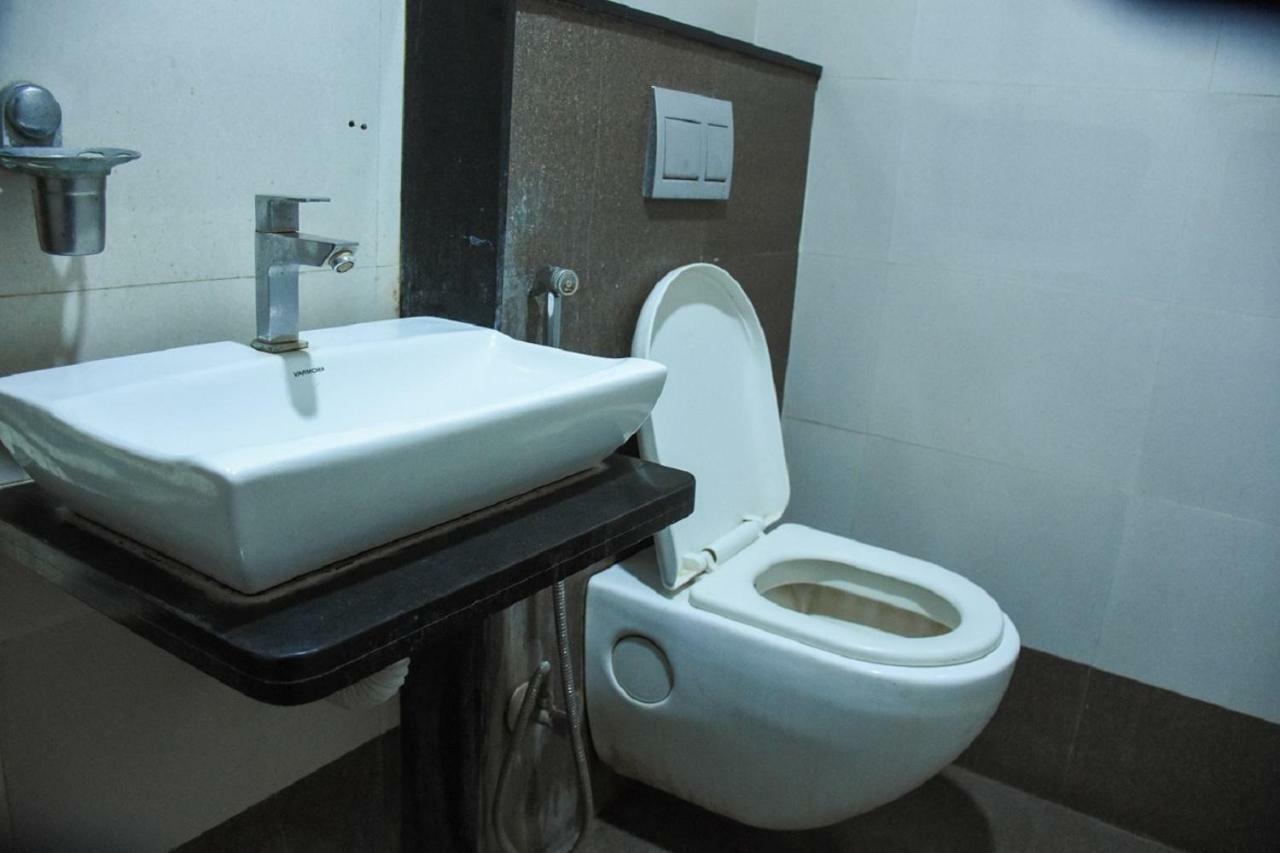 Hotel Dilip Ιντόρ Εξωτερικό φωτογραφία