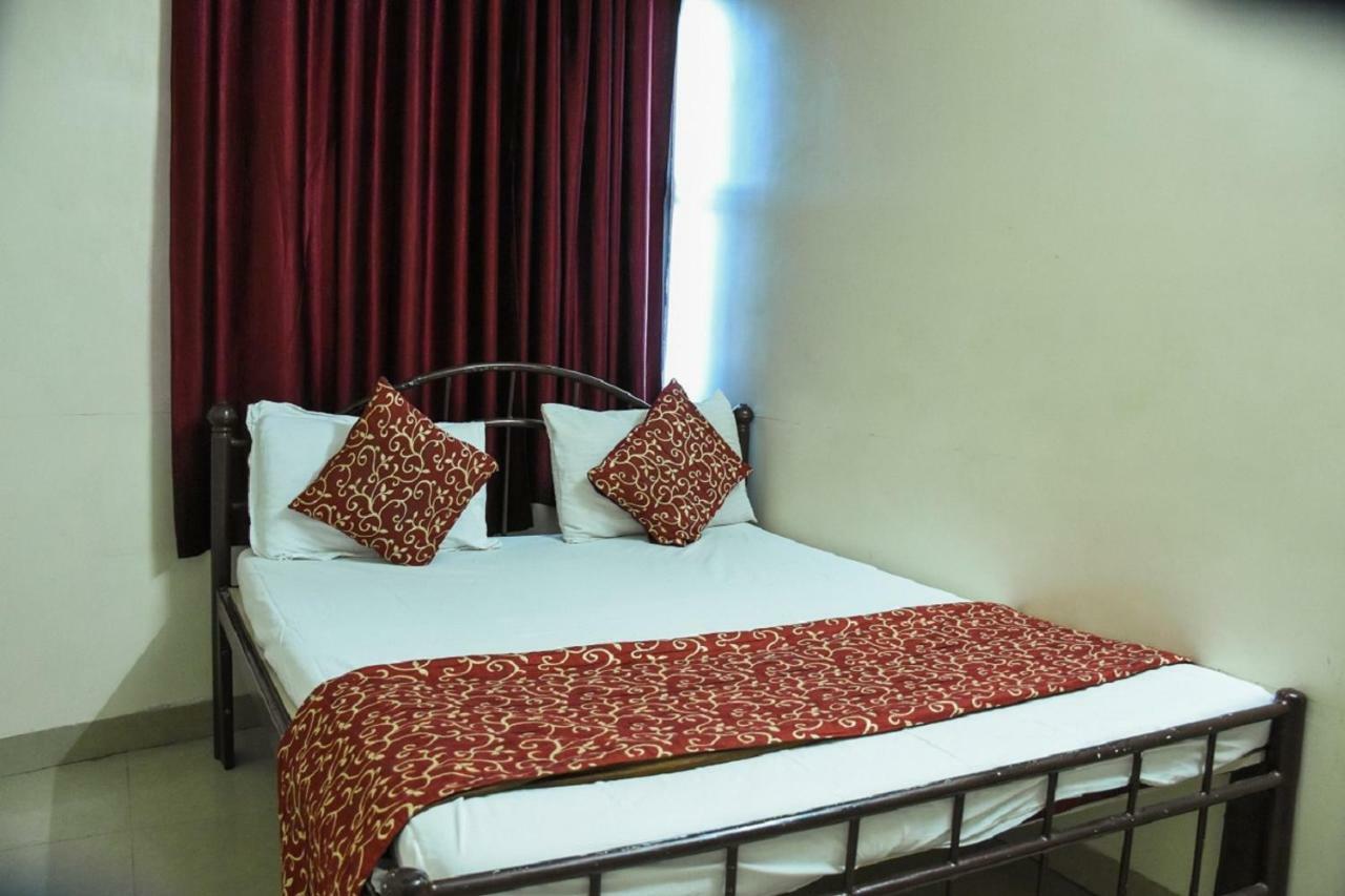 Hotel Dilip Ιντόρ Εξωτερικό φωτογραφία