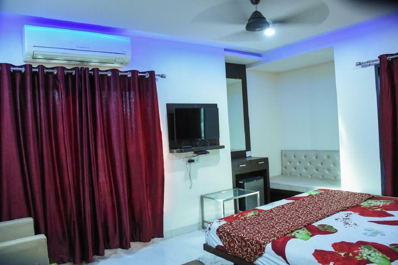 Hotel Dilip Ιντόρ Εξωτερικό φωτογραφία