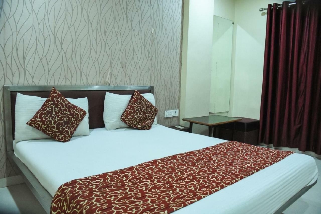 Hotel Dilip Ιντόρ Εξωτερικό φωτογραφία